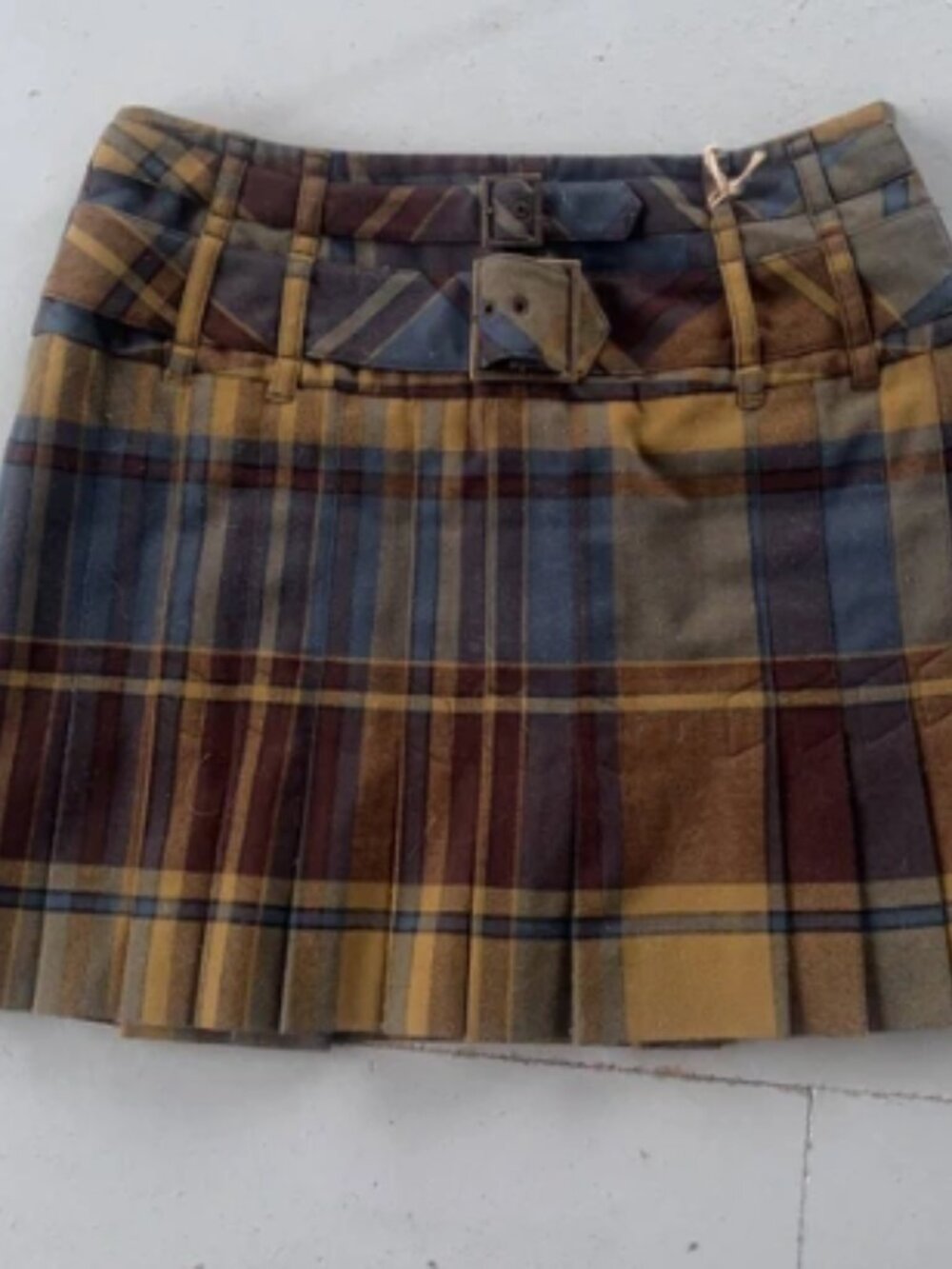 KAREN MILLEN British style pleated skirt